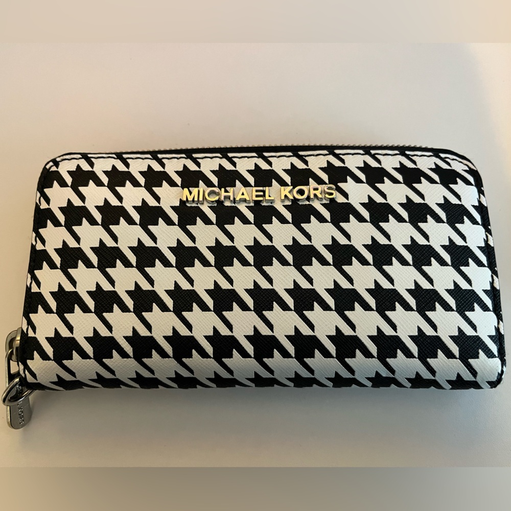 Michael Kors Houndstooth Wallet